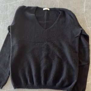 Chloe Elegant Black V-Neck Sweater
